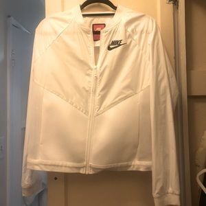 NWOT White Nike jacket with mesh back size Medium